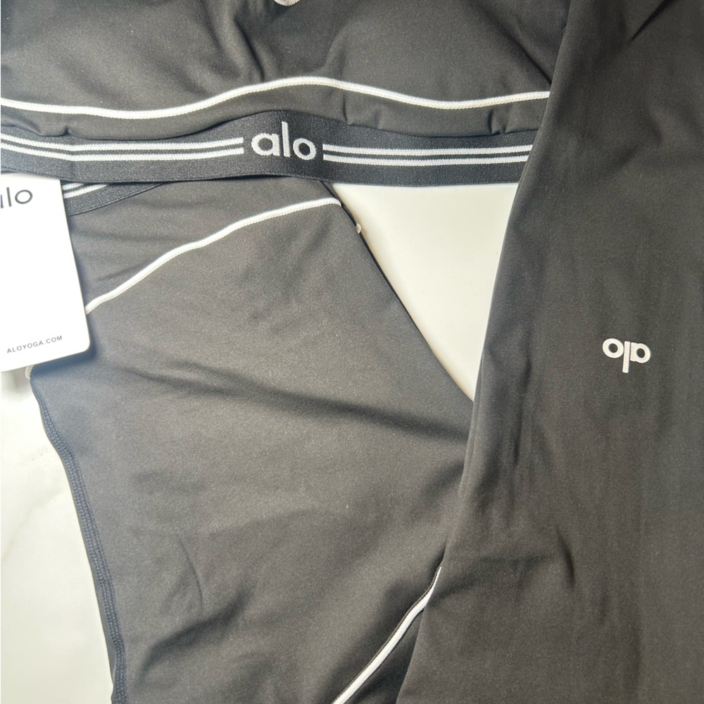 ALO Yoga Black and White Sports Set - Picture 4 of 5